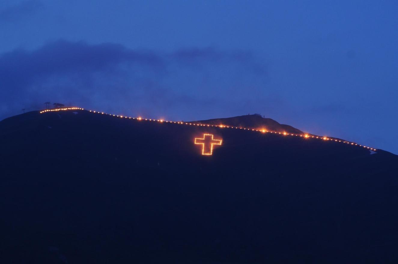 Mountain fire Tux