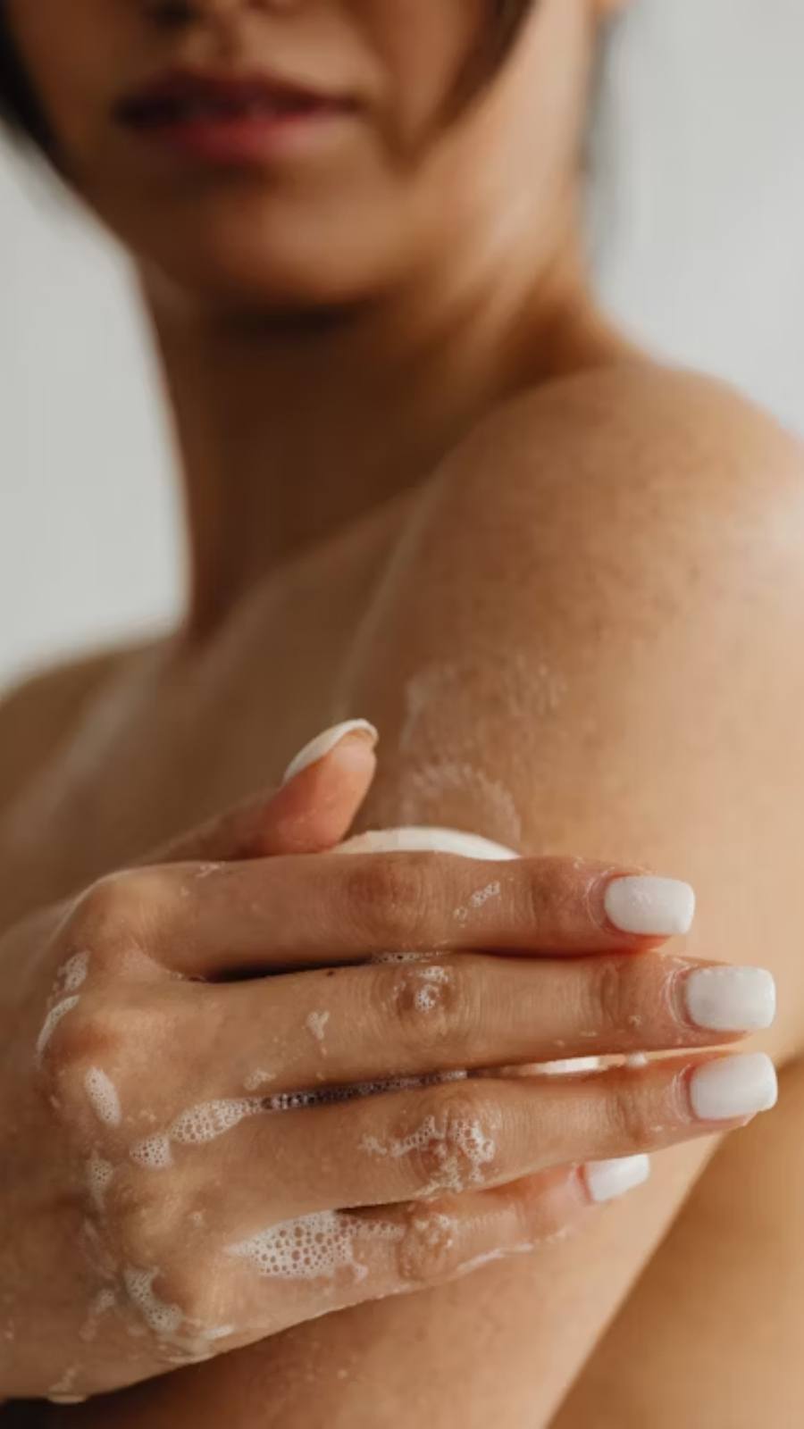 Full Body Scrub With Hay Extracts