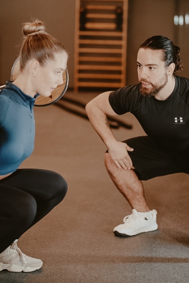 Full body workout in the gym with Tobi