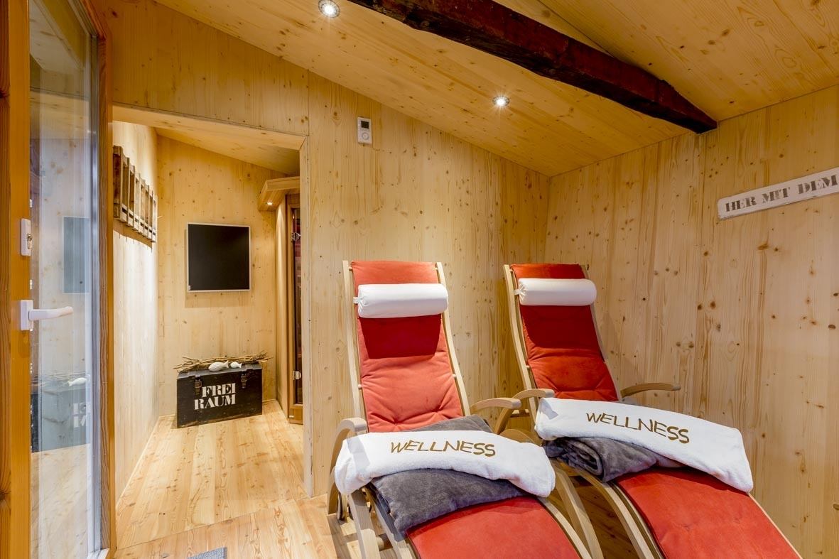 Use of infrared sauna