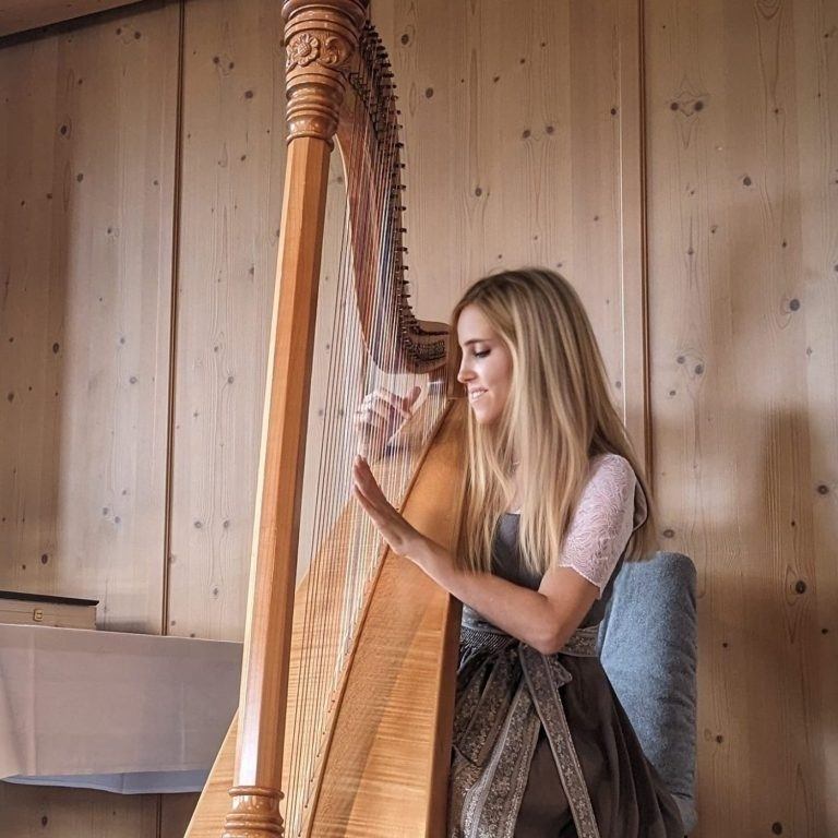 Harfenmusik im Restaurant