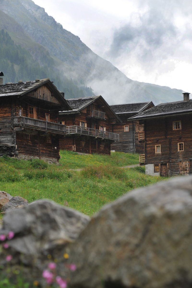 Family hike into the Villgraten valley