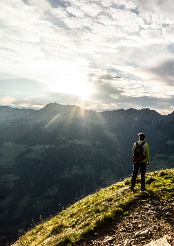 Sonnenaufgangs Wanderung über den Dächern von Meran