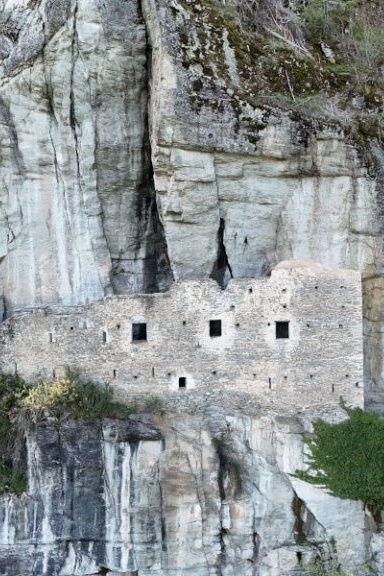 Hidden castle in Waltensburg