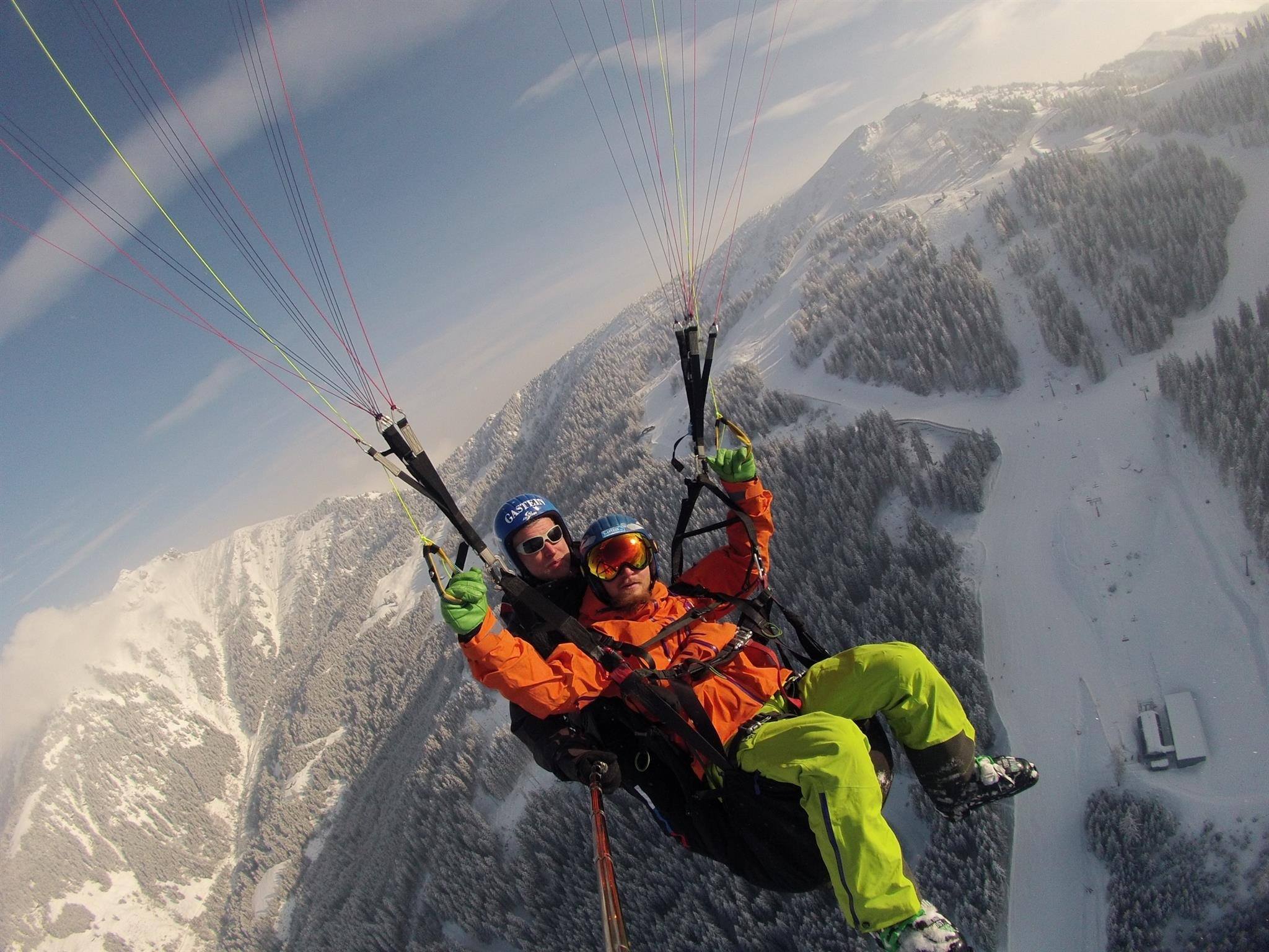 Tandem paragliding