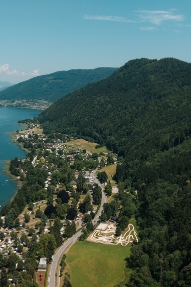 Lake.bike Family Playground | Seecamping Berghof