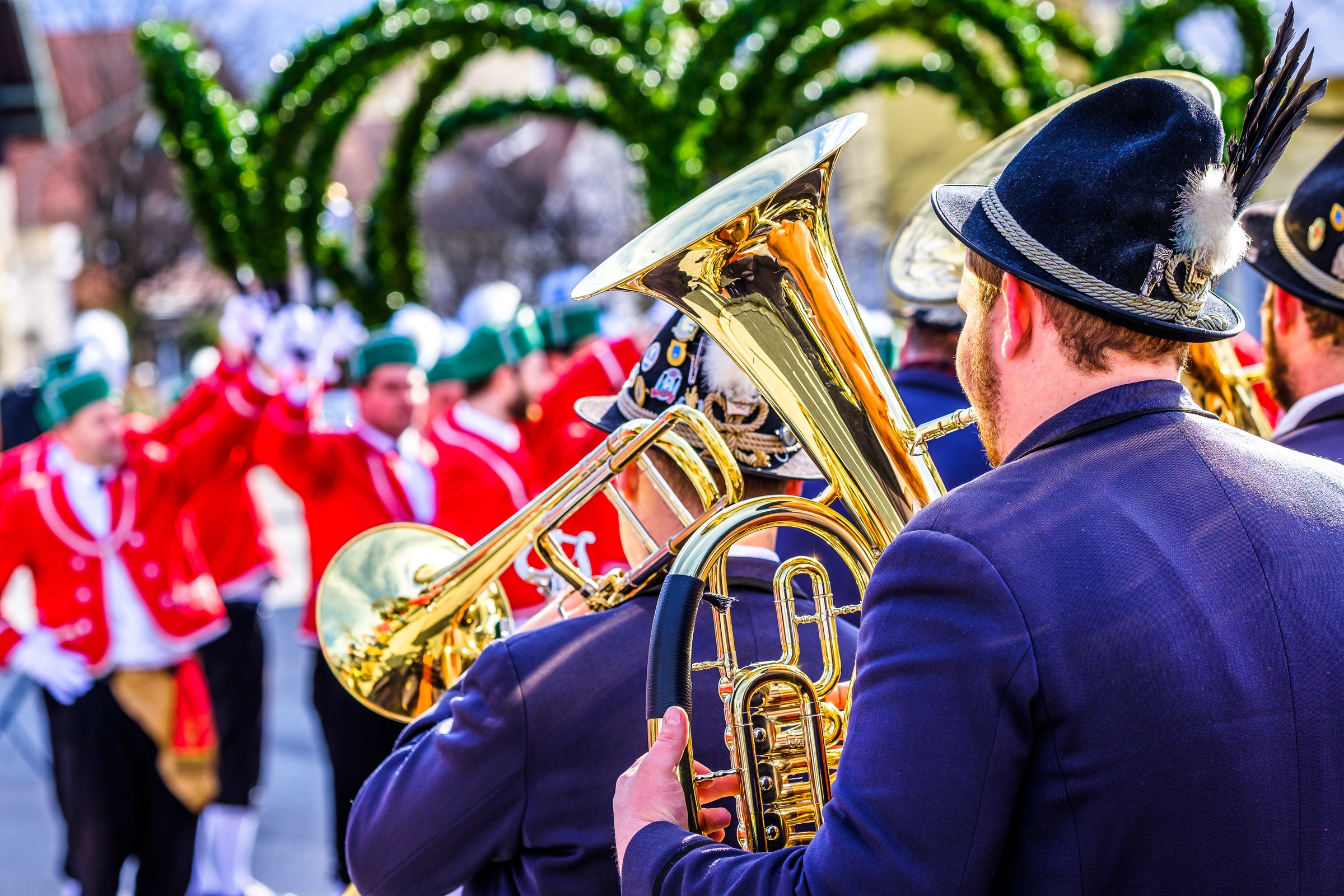 Tradition meets dance: The Schäffler dance in front of the Berghotel Rehlegg