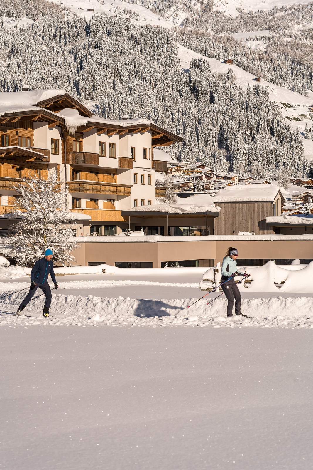 Cross-country skiing/skating