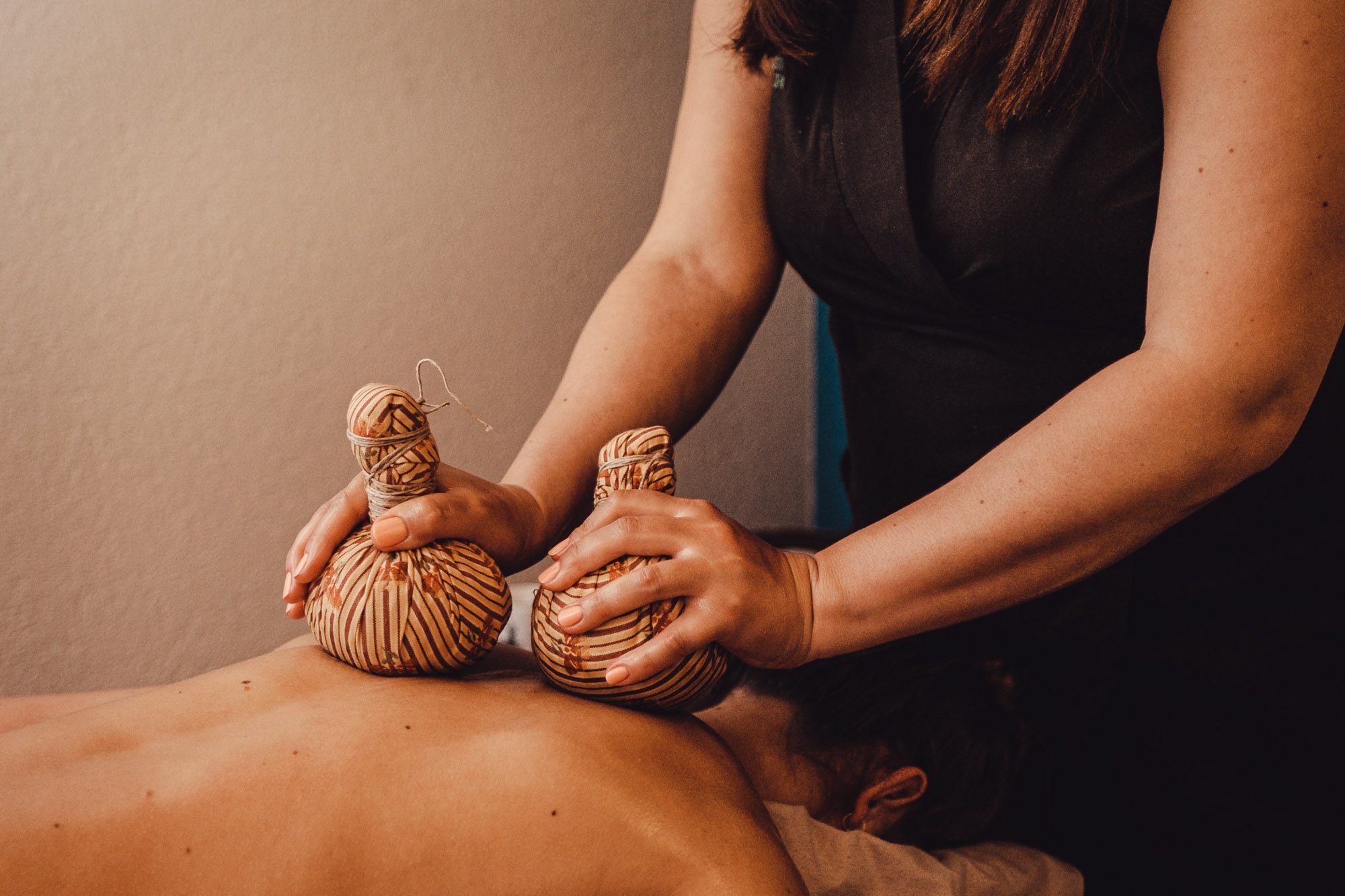 Kräuterl Stempelmassage
