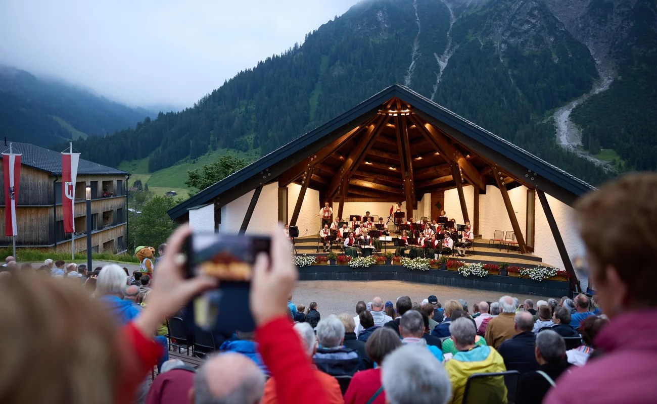 Summer concert with the Trachtenkapelle Harmonie Mittelberg
