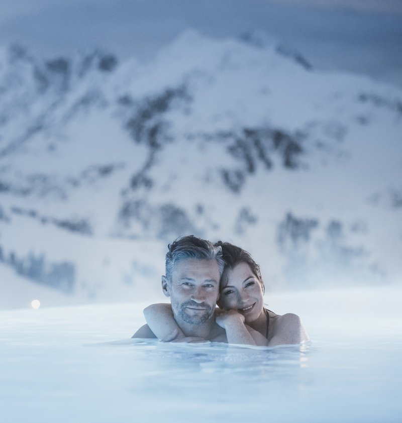 Night Swim im Endless Sky Pool