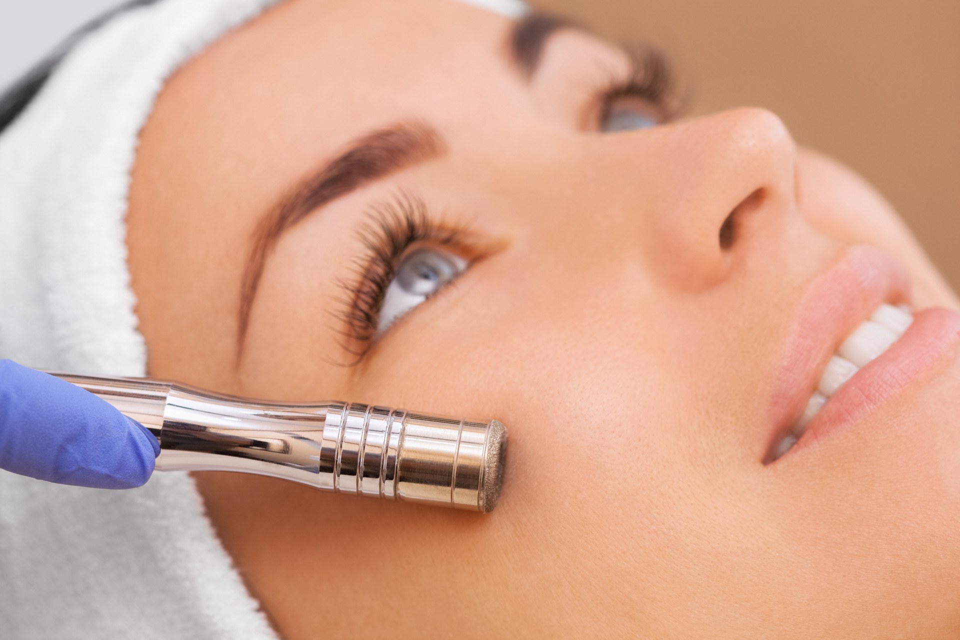 Diamond microdermabrasion
Anti-Age + Ultrasound