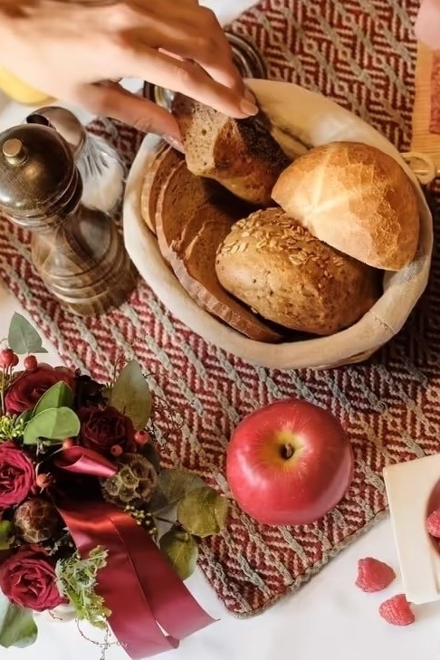 Bread roll service