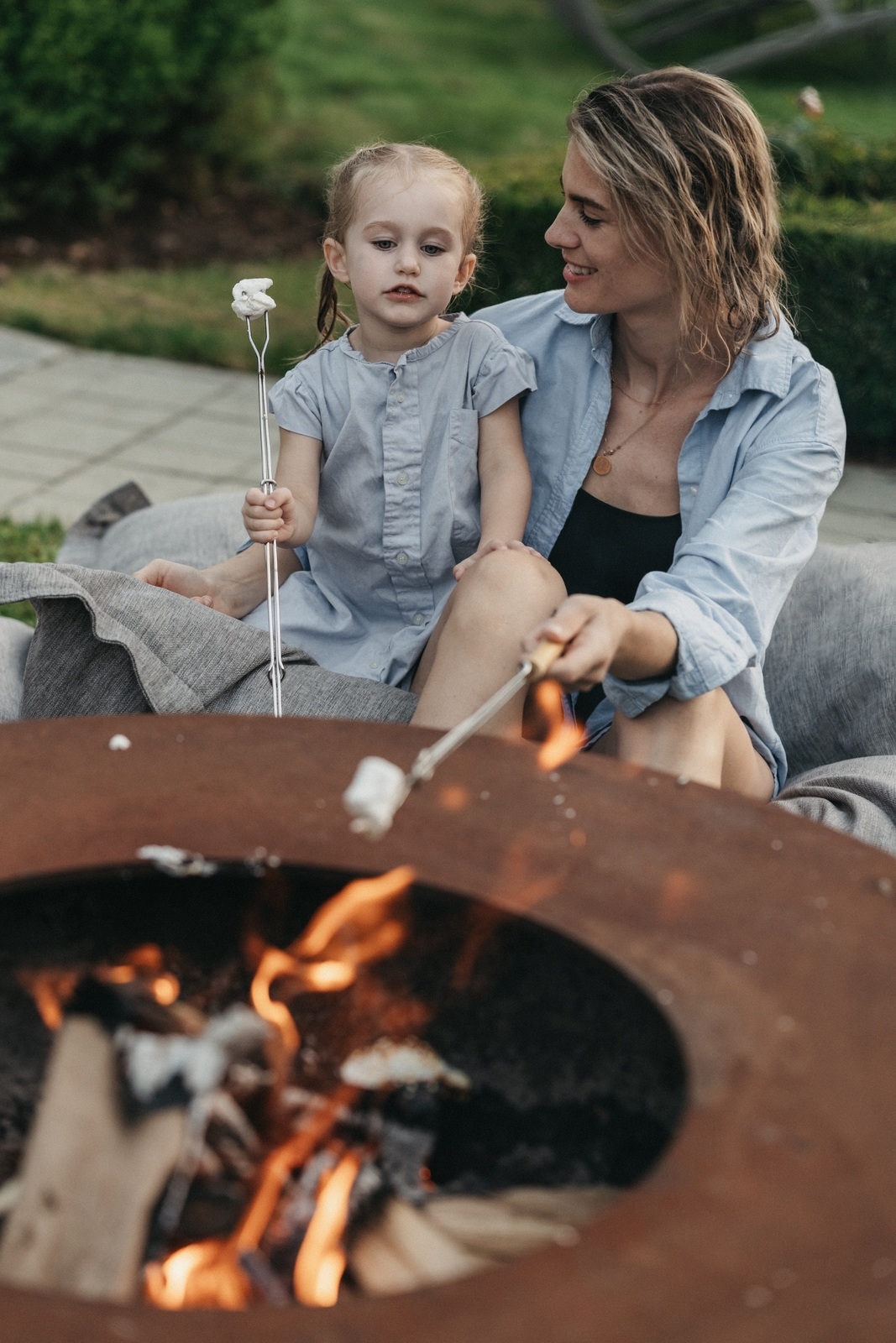 Gemeinsames Lagerfeuer & MARSHMALLOw grillen
