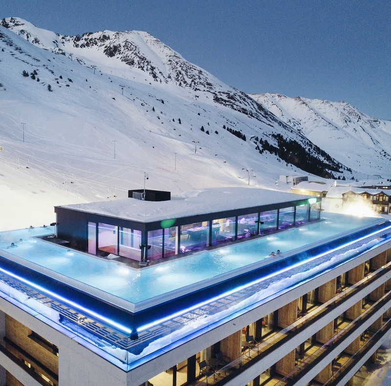 Endless Sky Pool auf 2.050 Meter