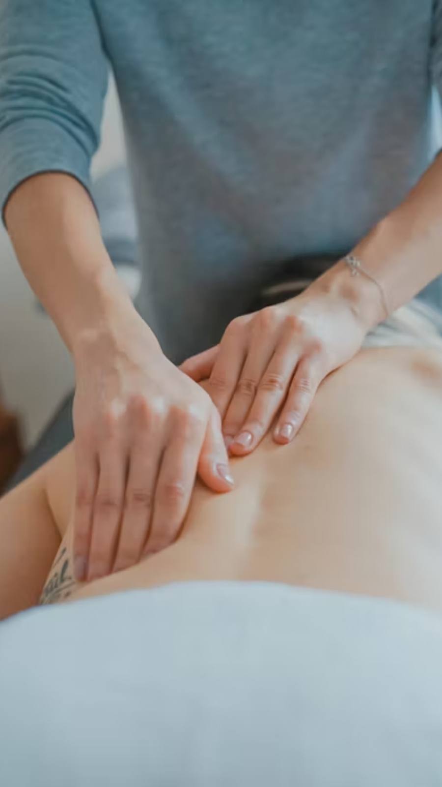 Teilmassage mit Aromaölen
