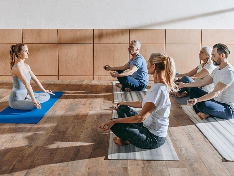 FAMILIEN YOGA