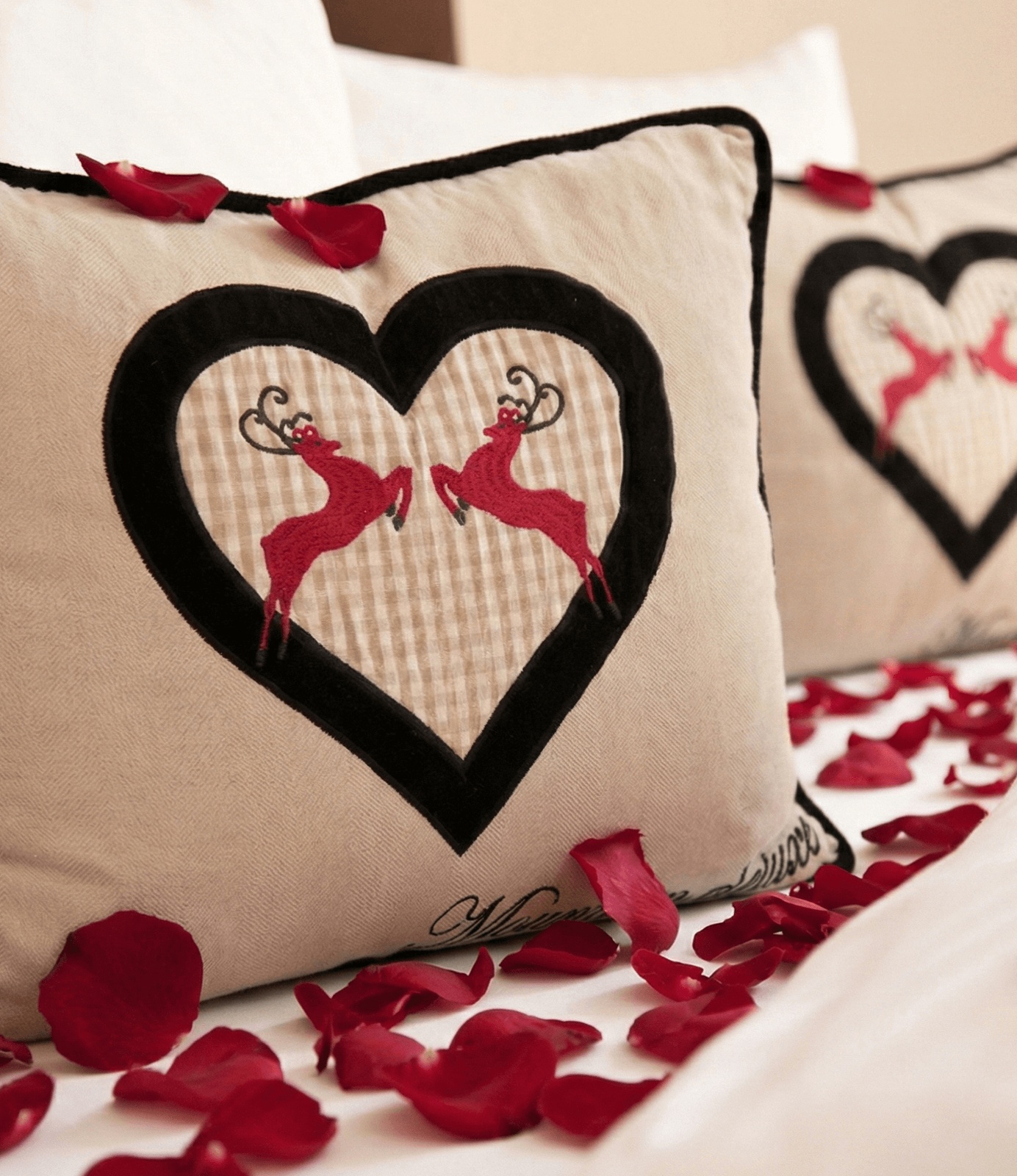 Romantic gesture: rose decorations in the room