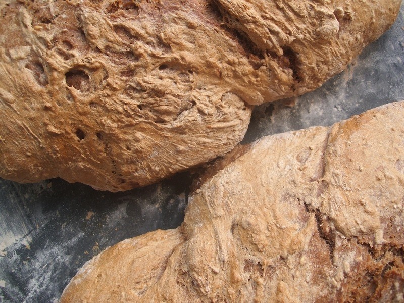 Traditionelles Brotbacken im hauseigenem Hotel Quelle-Bauernofen