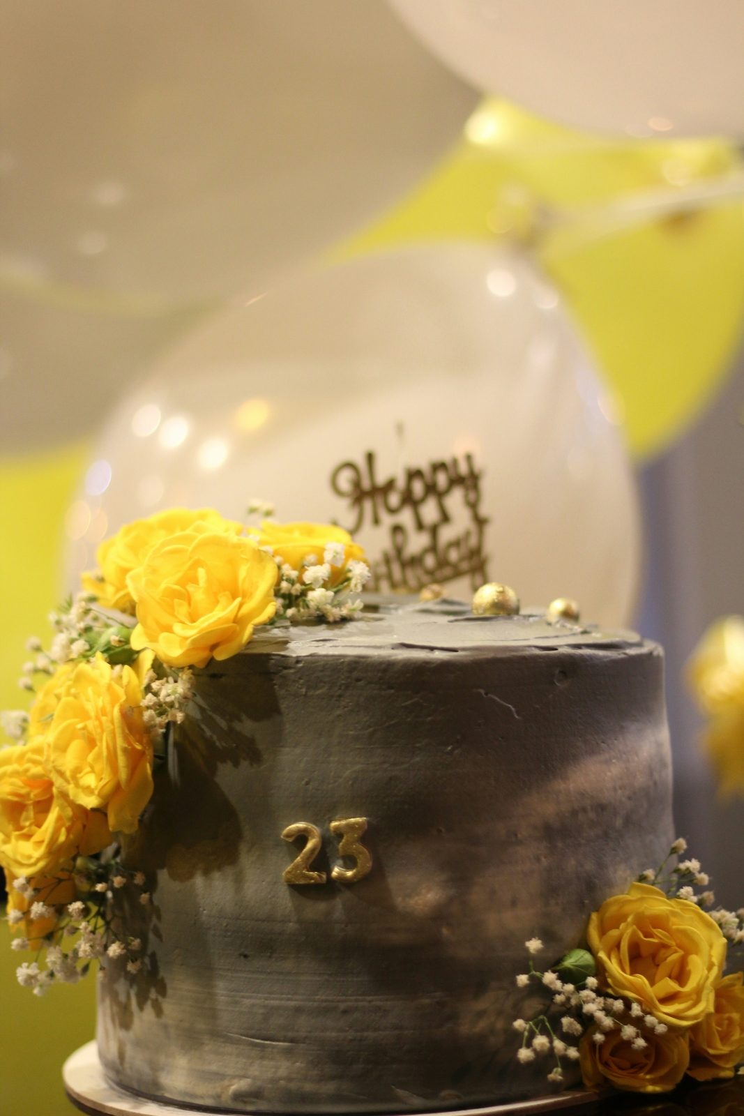 HAPPY BIRTHDAY. Birthday cake and decorated table.