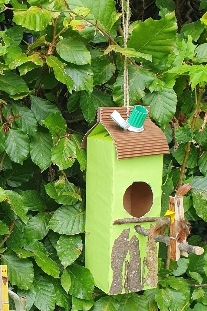 Familienerlebnis - Futterhaus für Vögel basteln