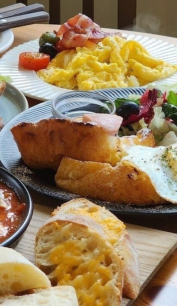 Osterbrunch-der gedeckte Tisch für Auge und Gaumen