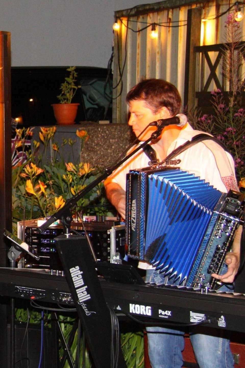 Exclusive Hutzen evening for groups with the band 'De Hutzenbossen'