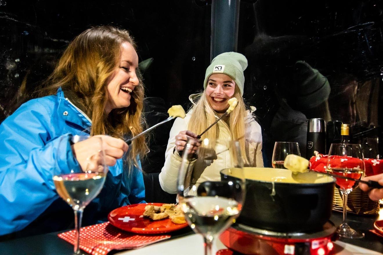 Fondue-Gondelfahrt: Genuss über den Lichtern von Saas-Fee