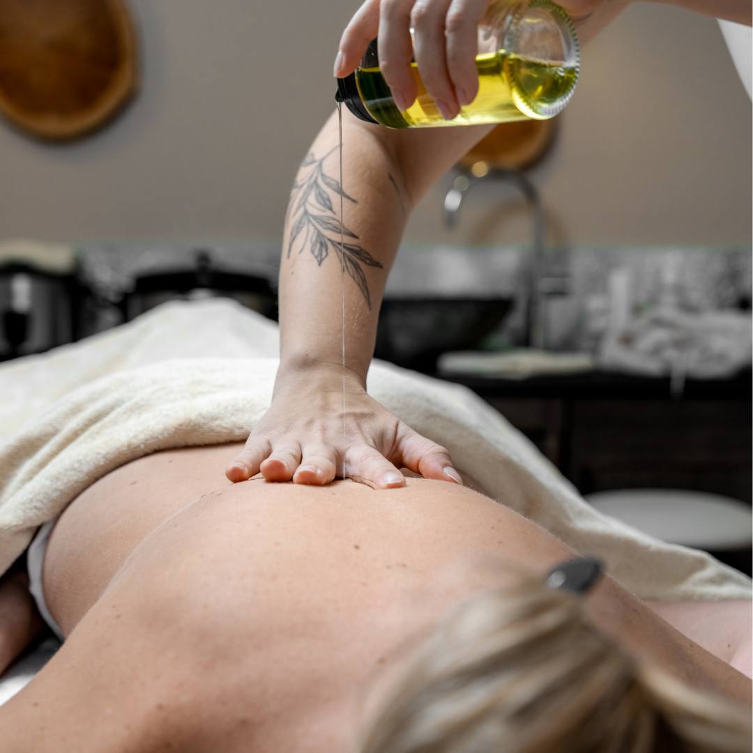 Ganzkörpermassage mit Aromaölen
