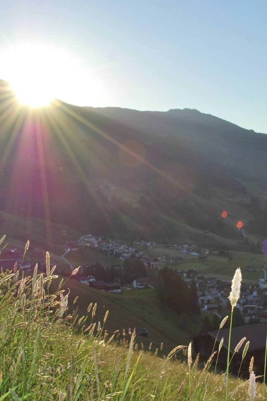 Hut breakfast and hiking experience in Gemais