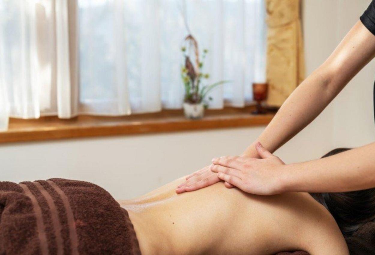 Relaxation massage with herbal oil