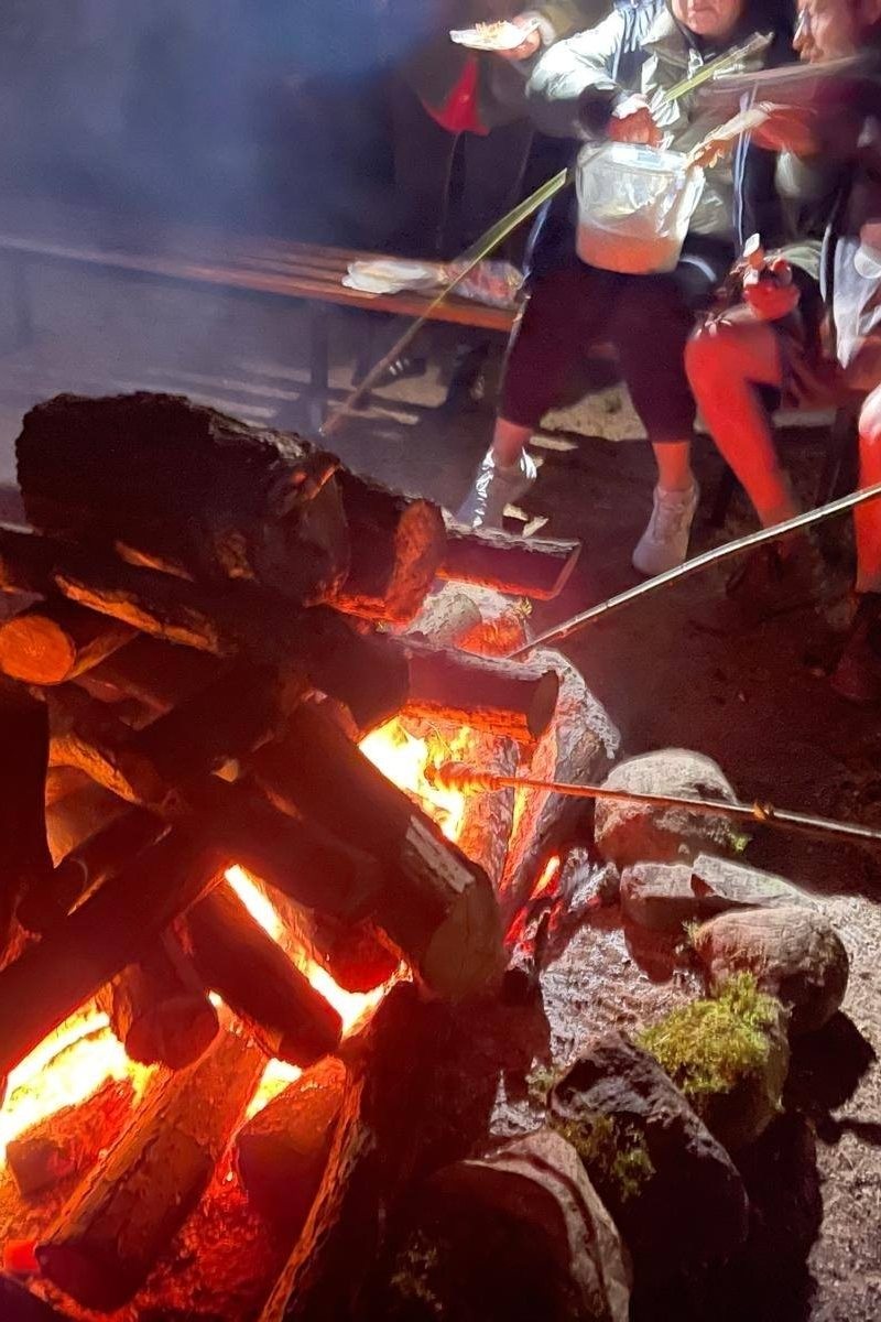Einfach sein. Gemeinsam genießen: Lagerfeuer & Stockbrot