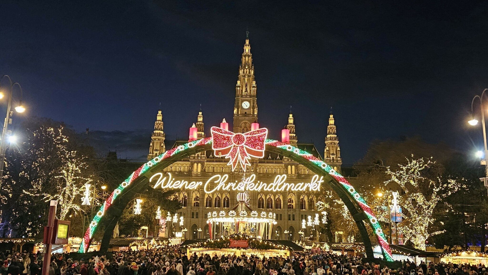 Christkindlmarkt am Rathausplatz