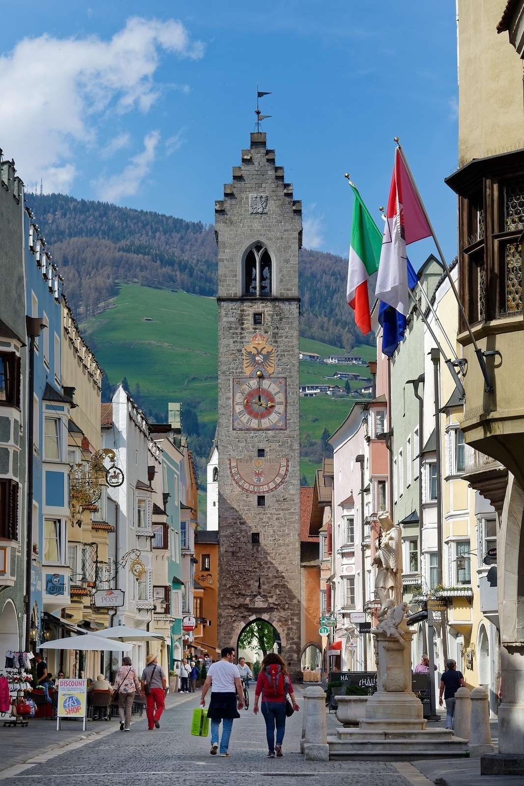 Historical walk: Sterzing old town & Zwölferturm tower
