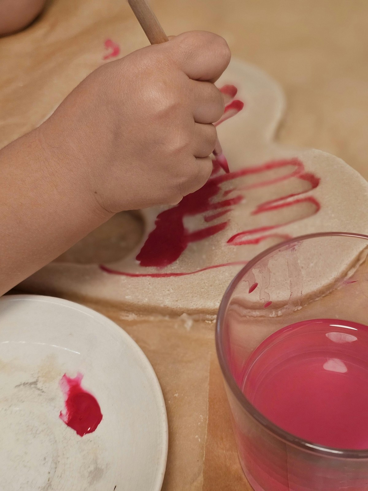 Creative workshop: we paint our salt dough figures