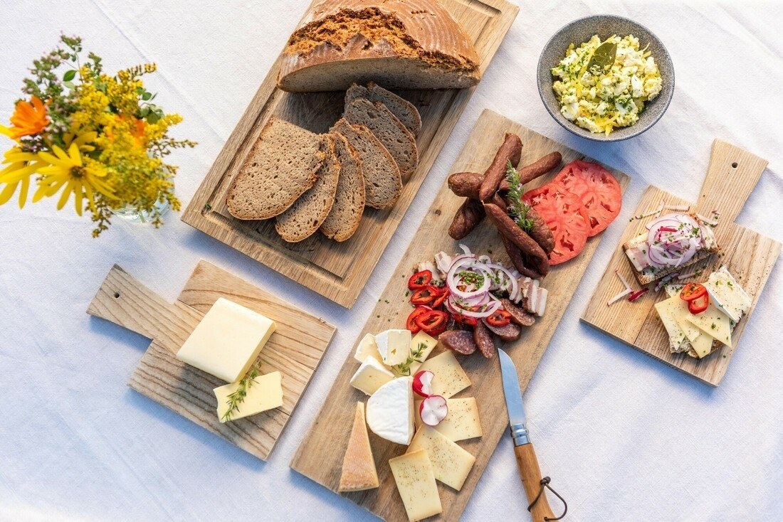Courtyard picnic
