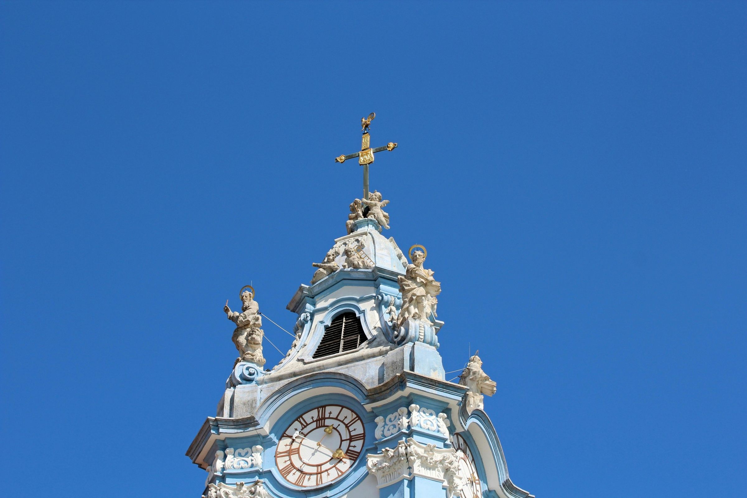 Stift Dürnstein – barockes Juwel mit blau‑weißem Turm
