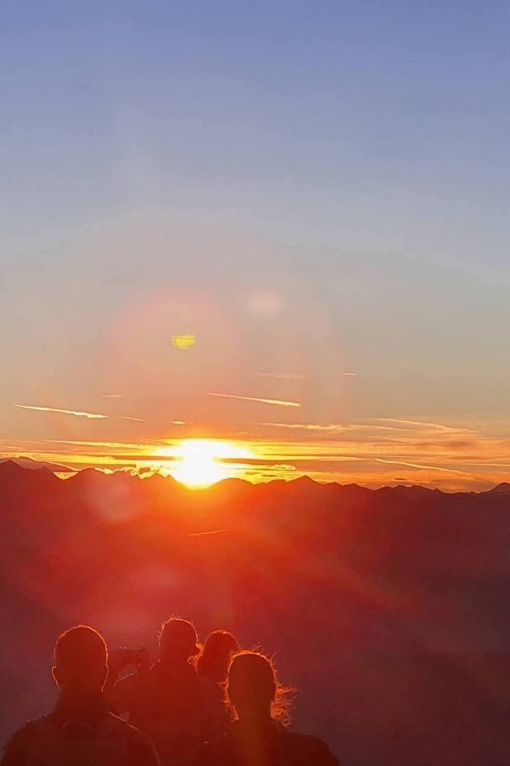 Sunrise hike to Campill