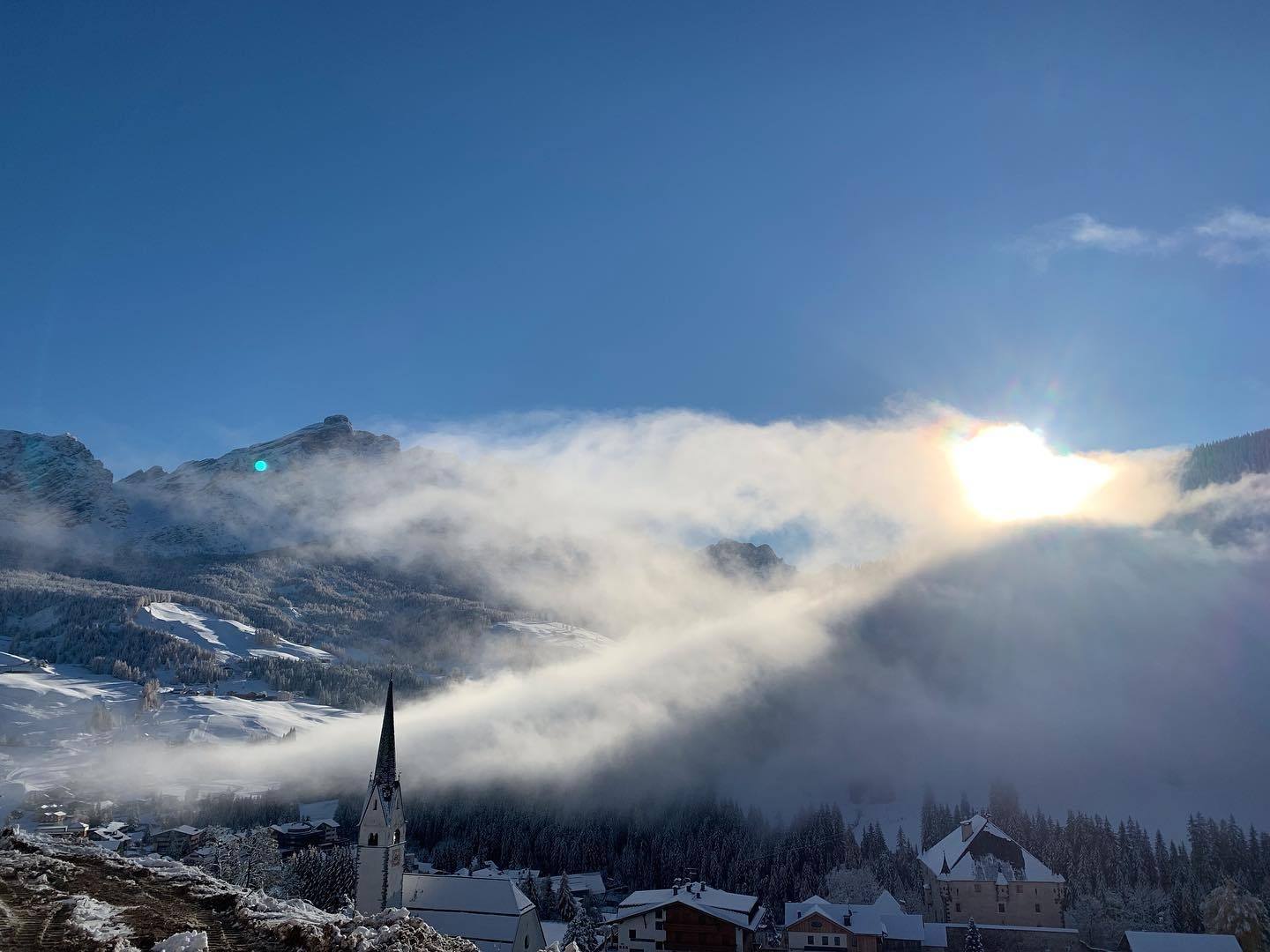 Winterwanderung durch die Höfelandschaft von Alta Badia