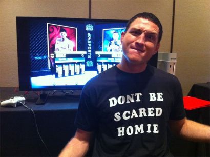 Jason Mayhem Miller è il primo a fare il salto della barricata... 1