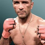 Giva Santana, "il collezionista di braccia," firma per la Bellator 3