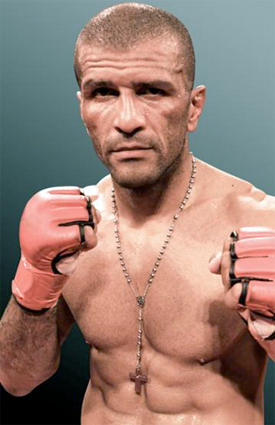 Giva Santana, "il collezionista di braccia," firma per la Bellator 7