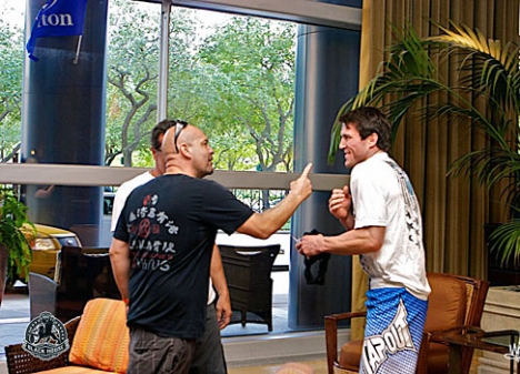 Soares scherza con Chael Sonnen. Silva non gradisce 4