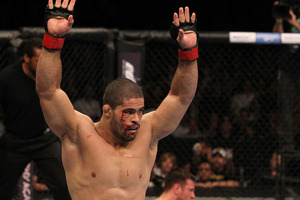 Rousimar Palhares vs. Mike Massenzio all' UFC 142 - Rio 5