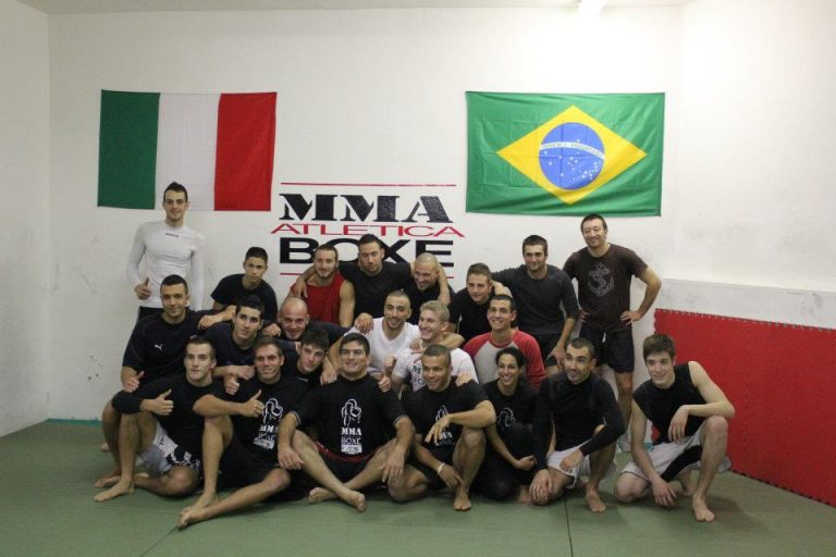 Mike Pyle vs. Paulo Thiago all UFC 142 Brazil part 2 12