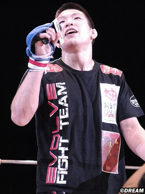 Shinya Aoki contro Eddie Alvarez per le MMA Giapponesi 3