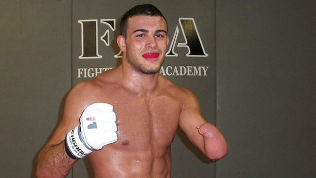 Nick Newell ambisce in alto e viene scaricato dalla XFC 5