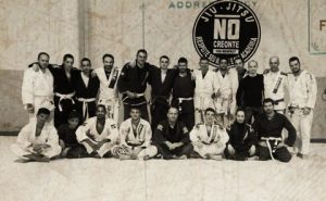 Dino al centro della sua classe di Bjj all'accademia Kama