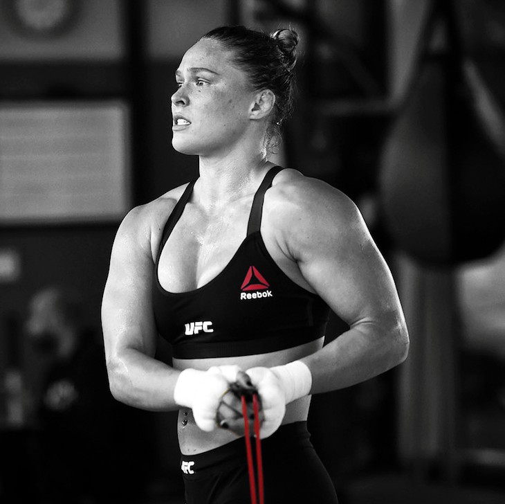 Ronda Rousey contro le puttanelle ciuccia soldi 3