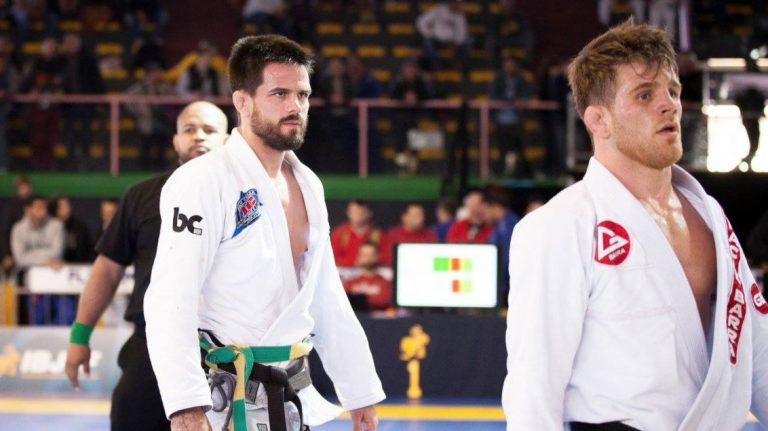 AJ Agazarm tira la corda... e si prende una pizza 2